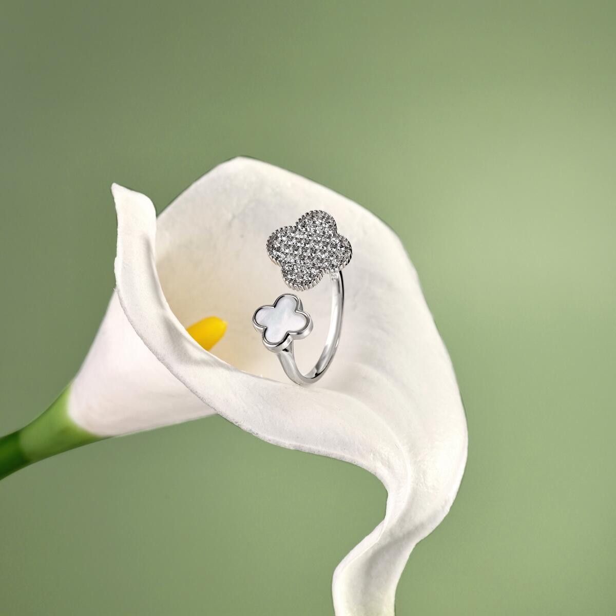 Anel Duo Trevo Madrepérola e Zircônias