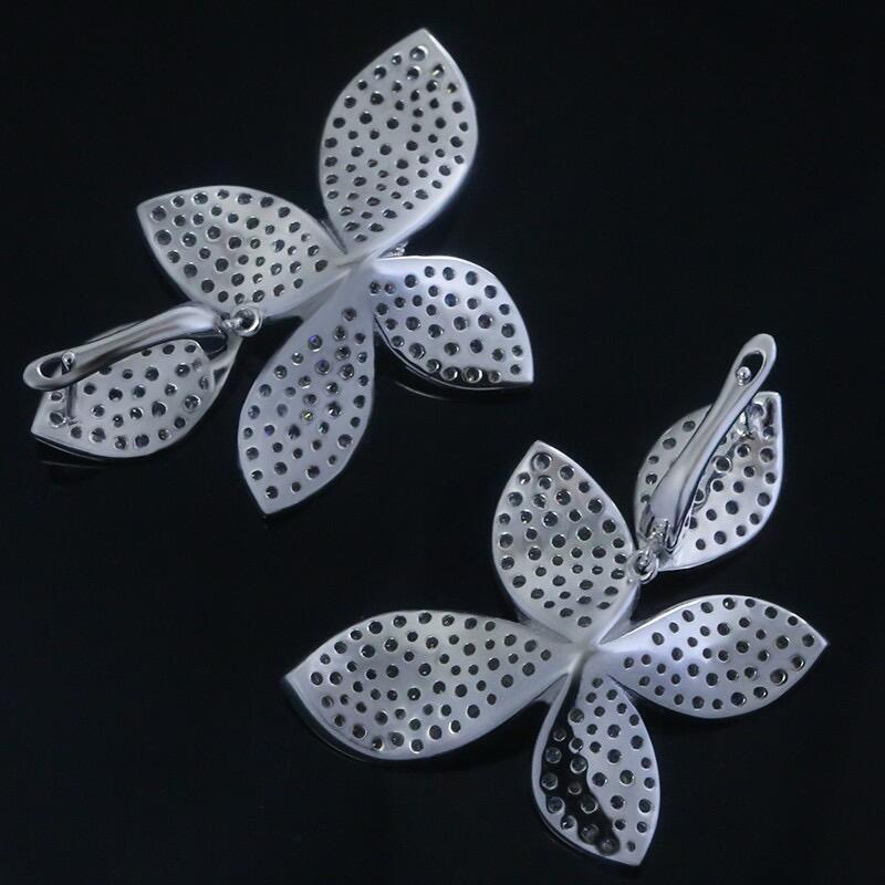 Brinco Flor Bicolor Verde & Branco