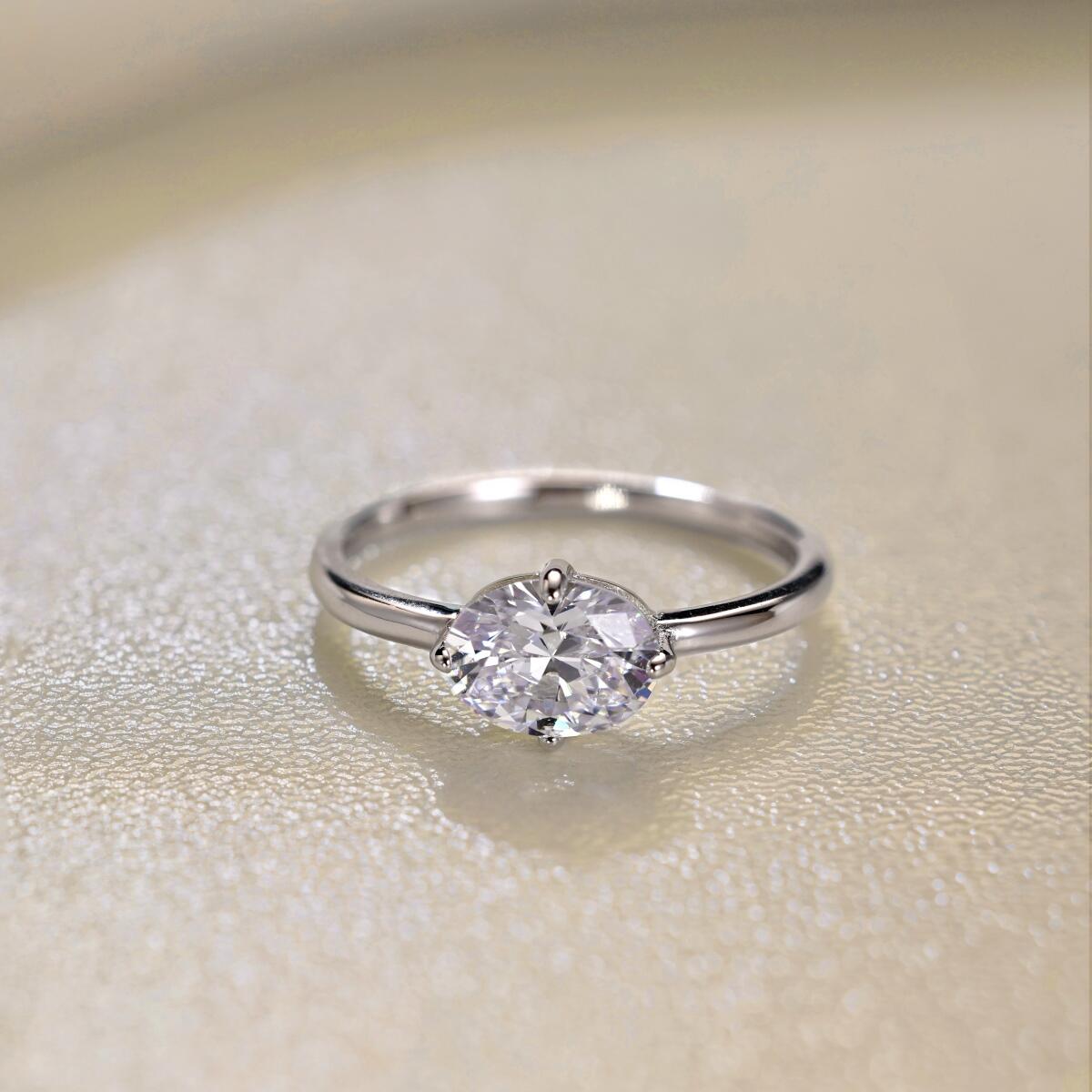 Anel Solitário Oval Deitado