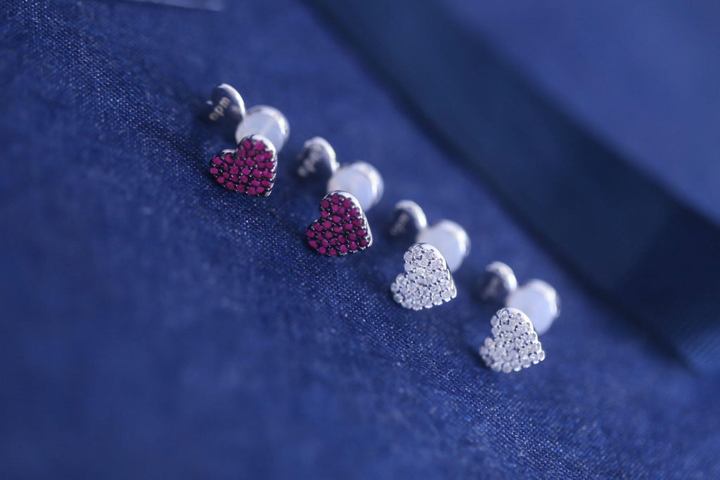 Brinco Coração Mini Cravejado