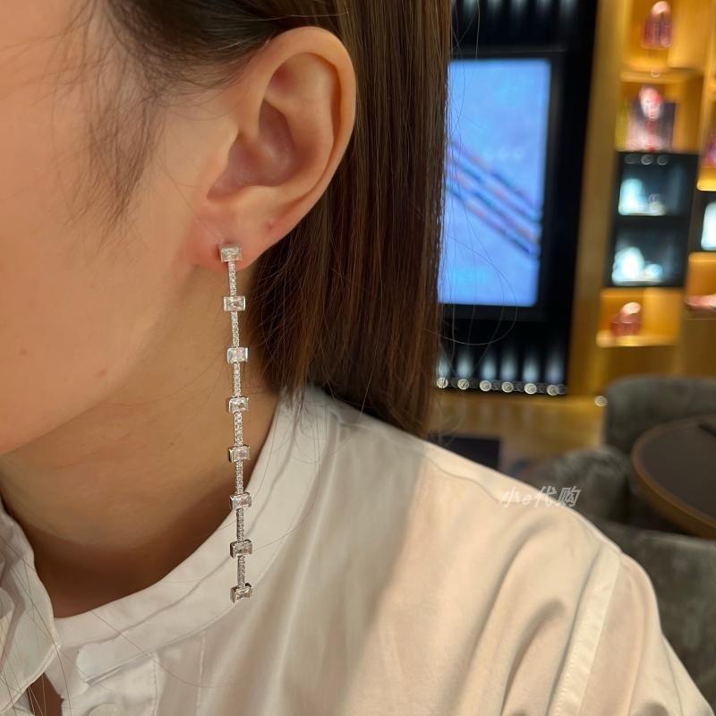 Brinco Longo Zircônias Quadradas Elegance