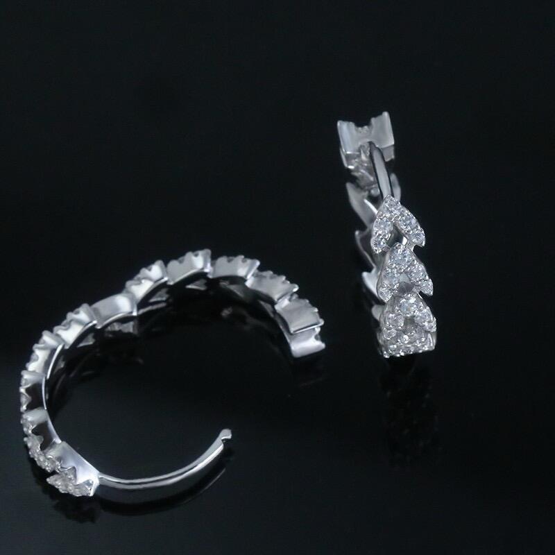 Argolinha Folhas Cravejadas Branca ou Azul