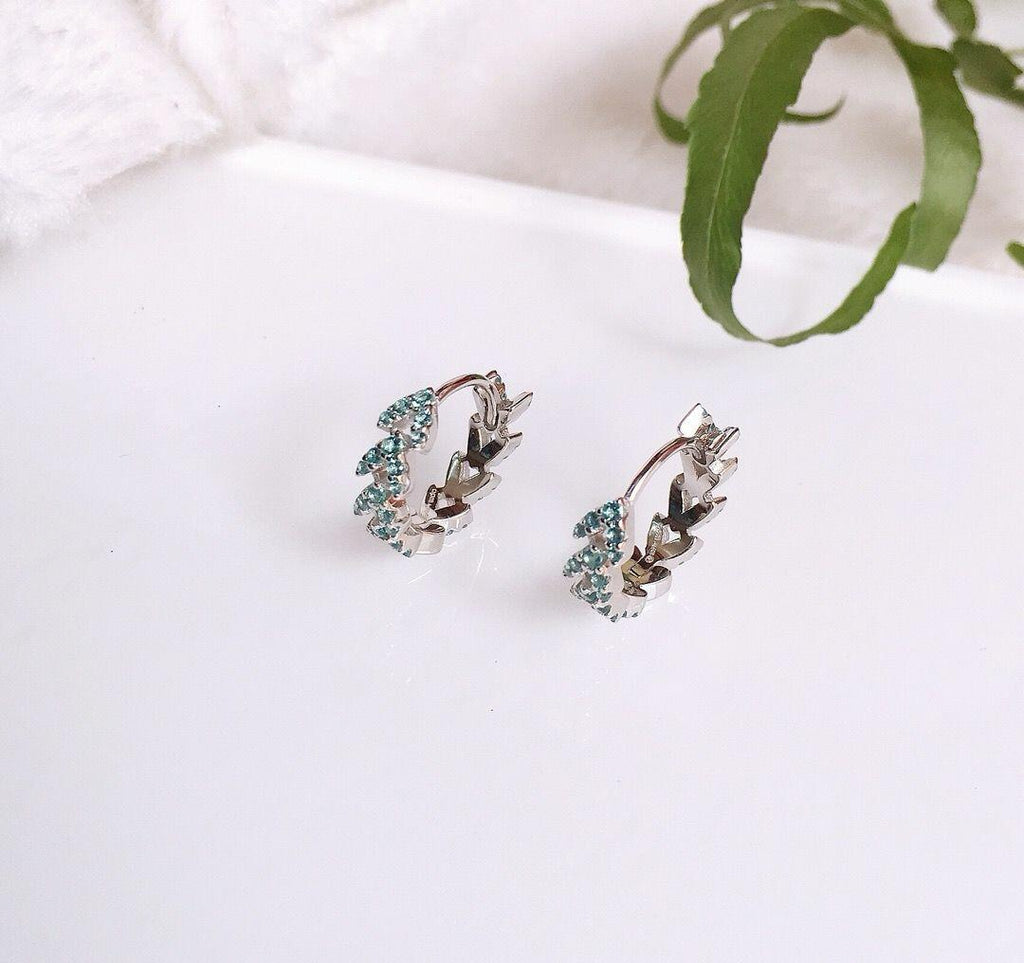 Argolinha Folhas Cravejadas Branca ou Azul