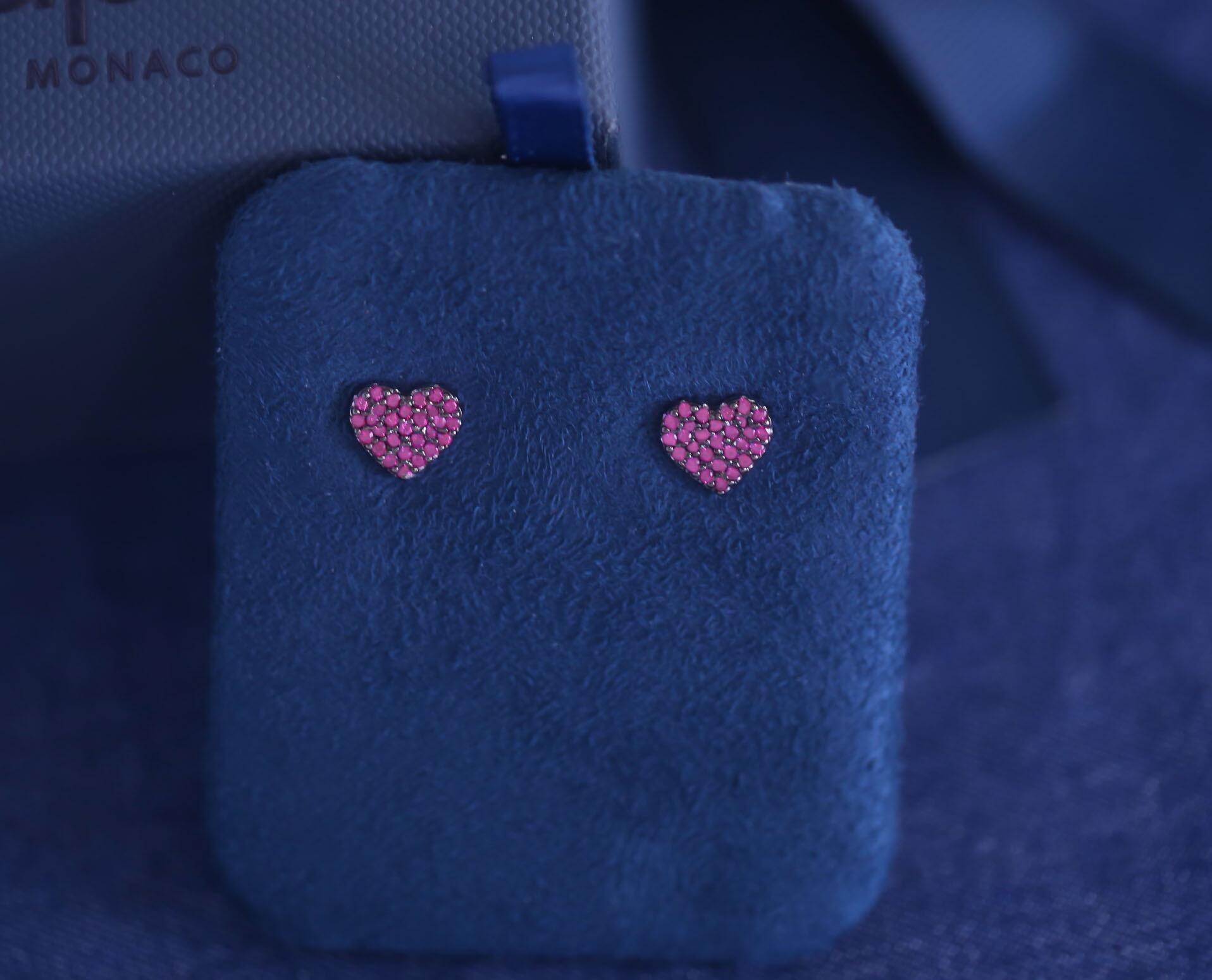 Brinco Coração Mini Cravejado