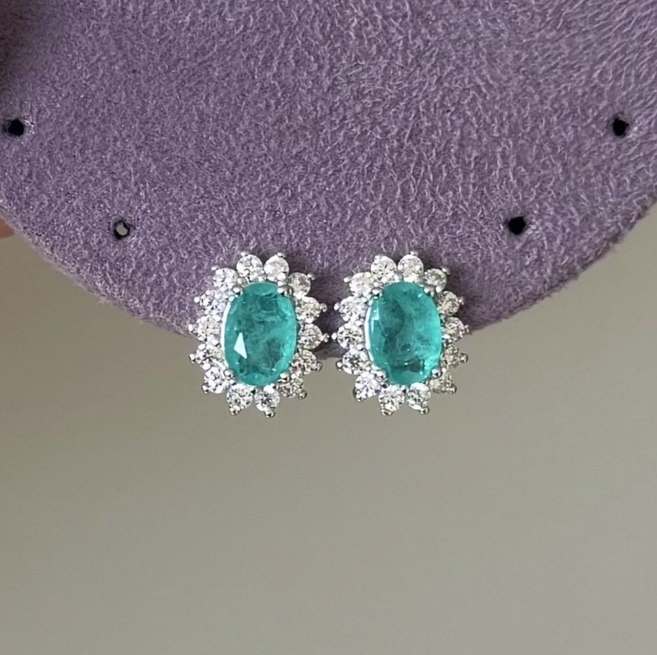 Brinco Zircônia Oval Elegante