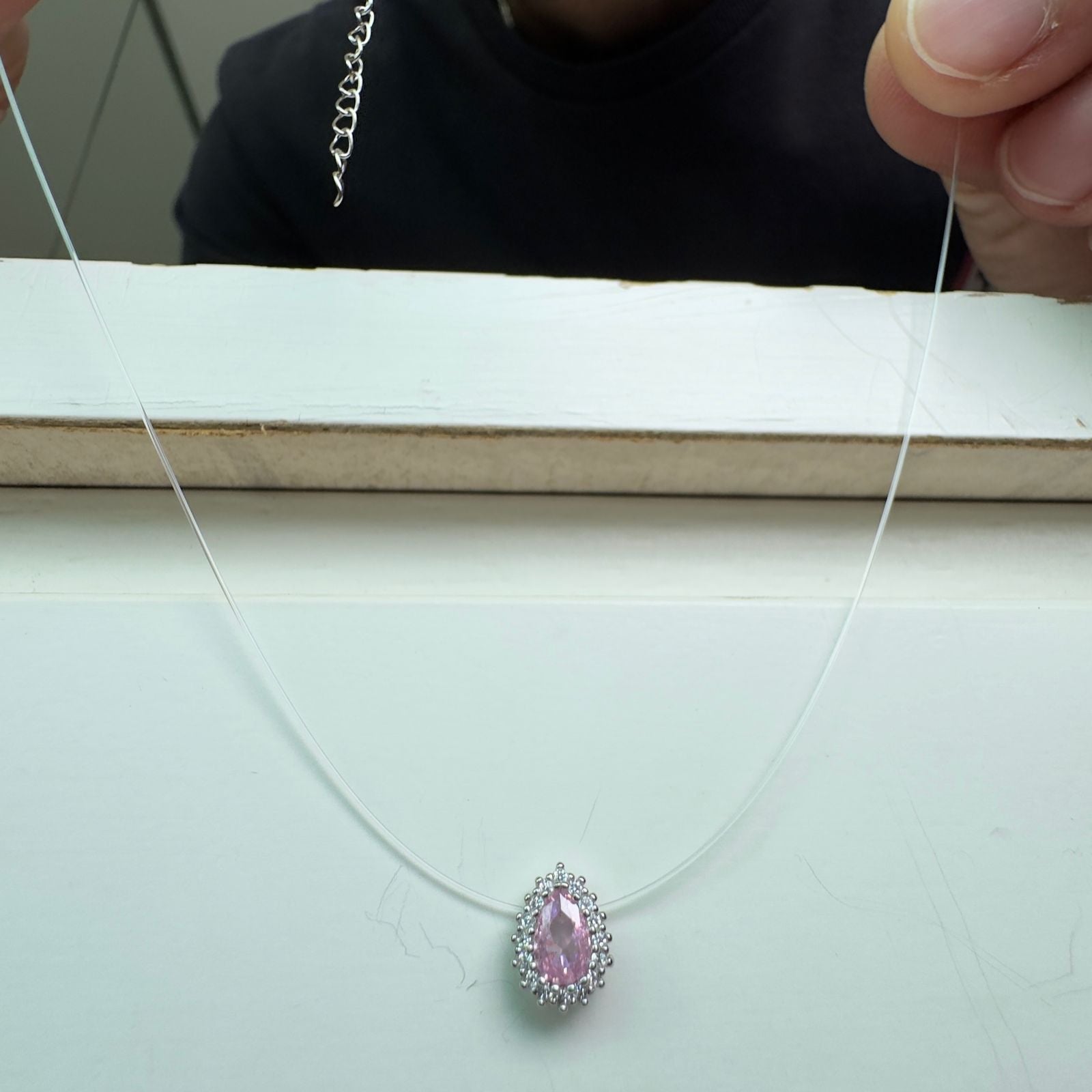 Colar Gota Rosa Flutuante