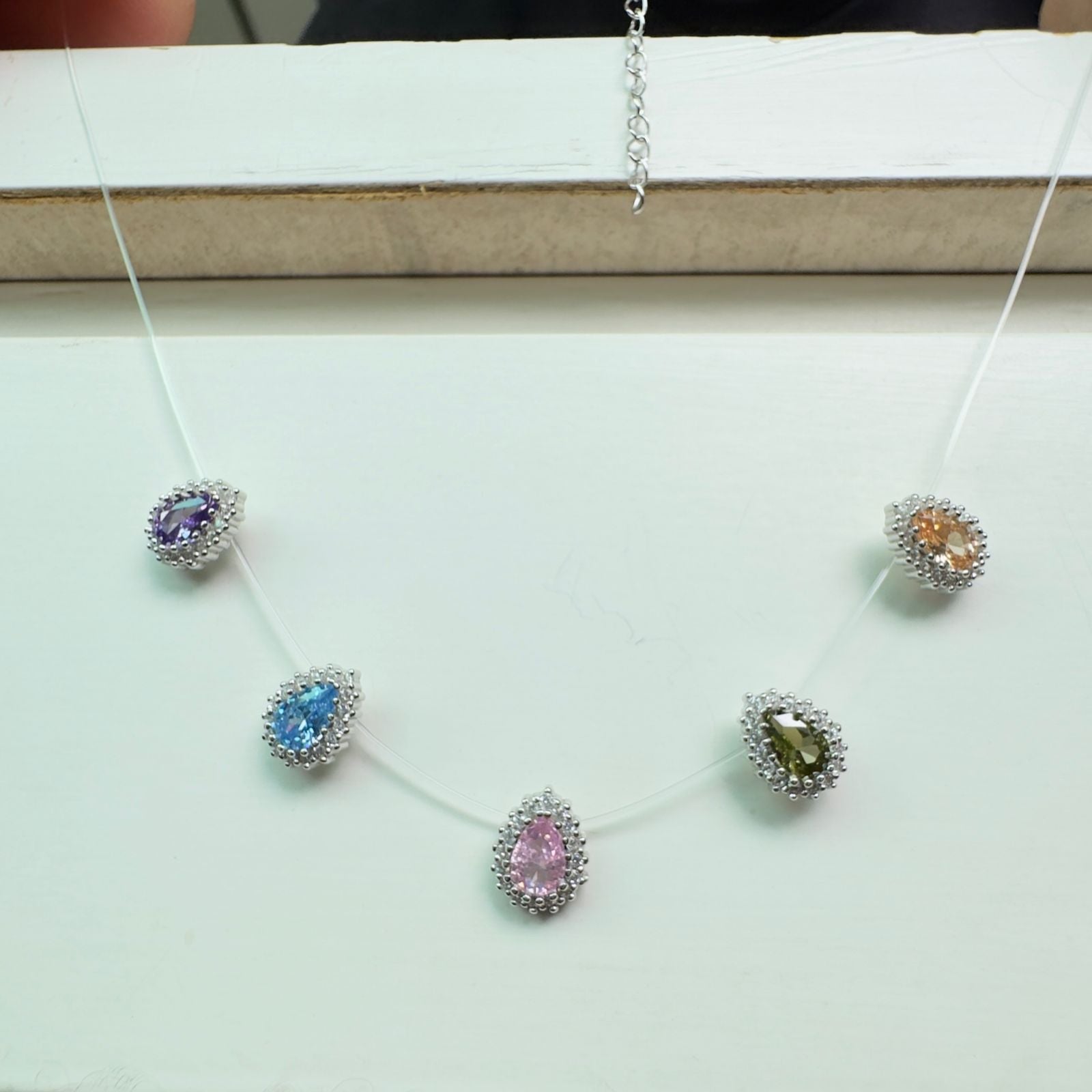 Colar 5 Gotas Coloridas Flutuando