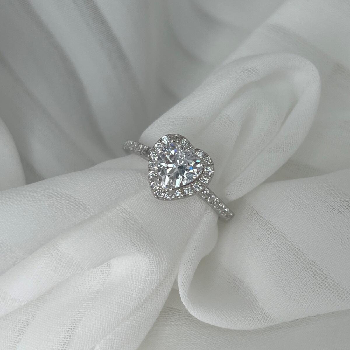 Anel Coração Brilhante Halo