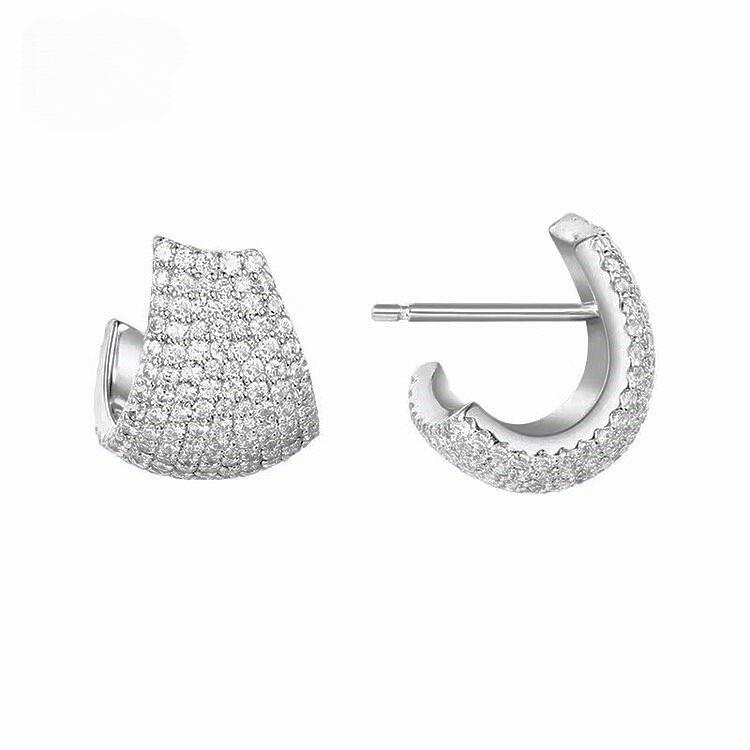 Brinco Meia-Argola Assimétrica Micro Cravação