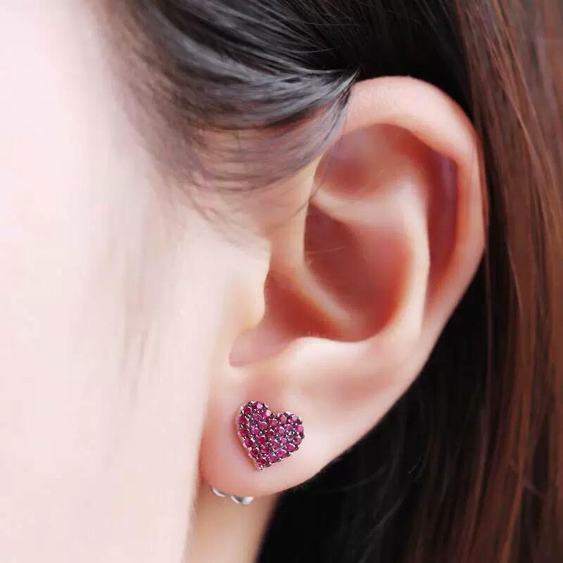 Brinco Coração Mini Cravejado