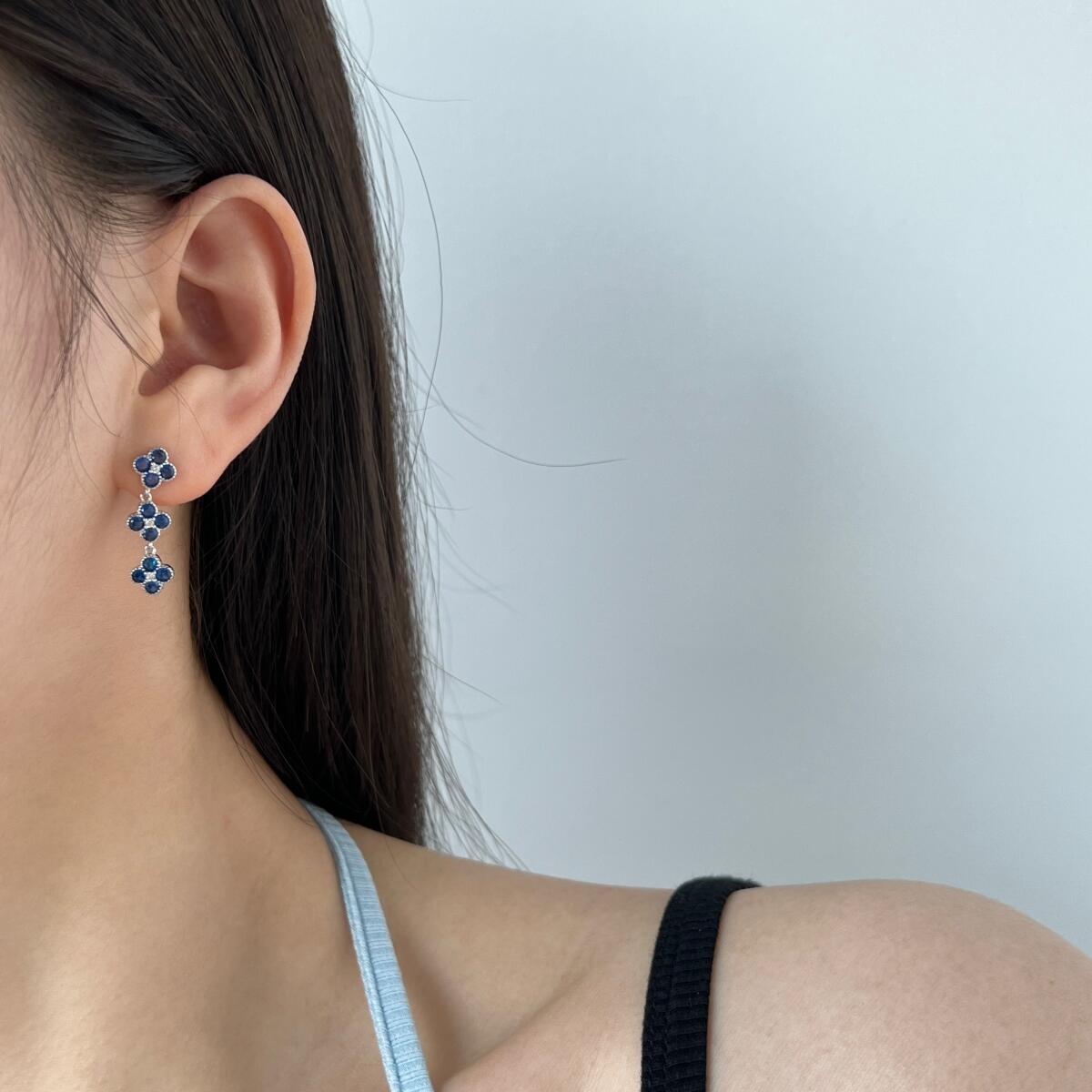 Brinco Triplo Clover Cravejado