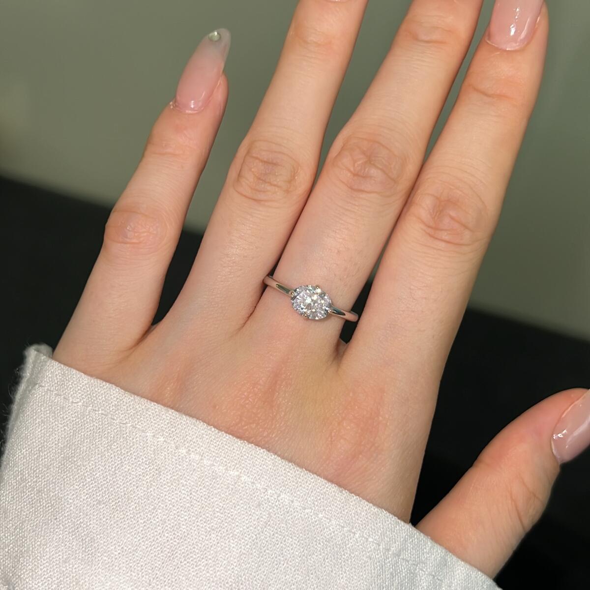 Anel Solitário Oval Deitado