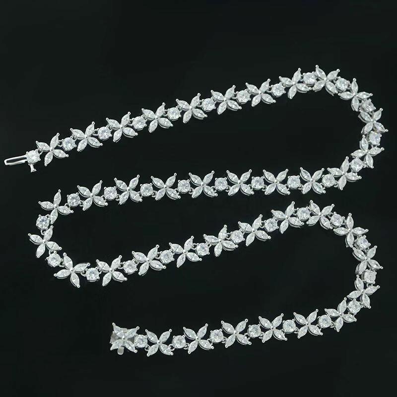 Colar Choker Flores Cravejadas