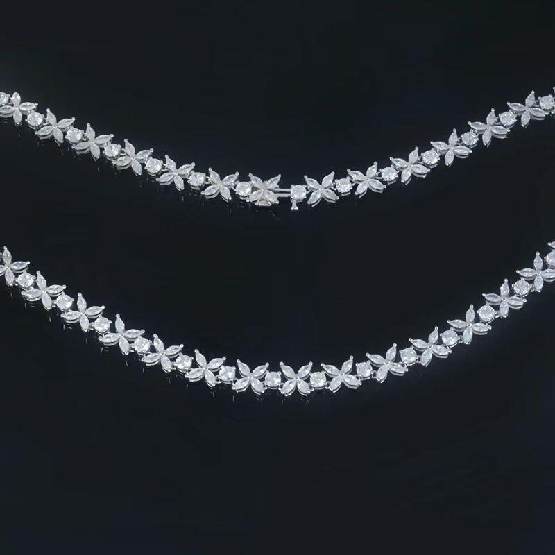 Colar Choker Flores Cravejadas