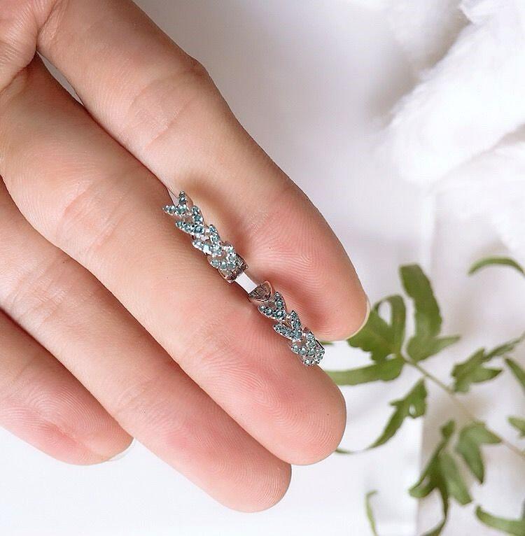 Argolinha Folhas Cravejadas Branca ou Azul