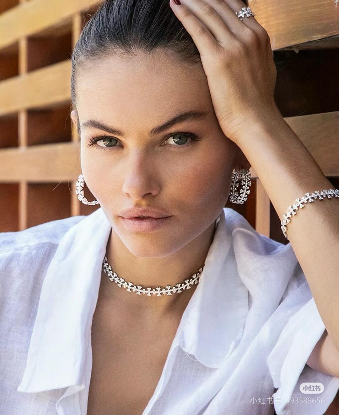 Colar Choker Triângulos Cravejados