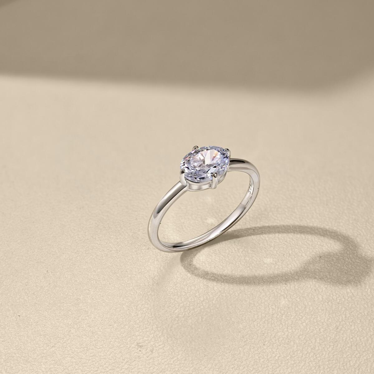 Anel Solitário Oval Deitado