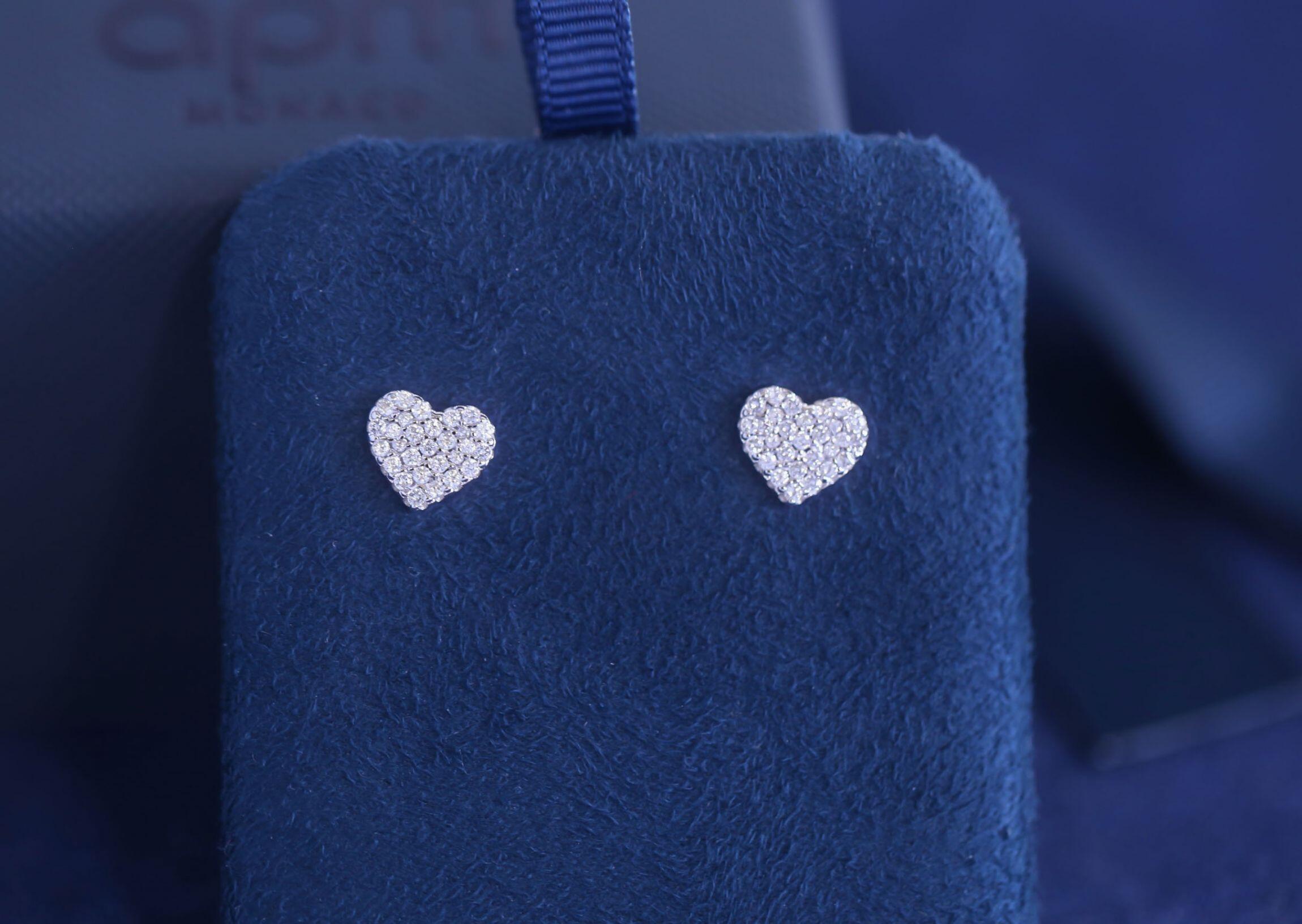 Brinco Coração Mini Cravejado