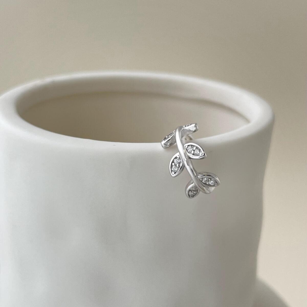 Piercing Falso Folhas Cravejada