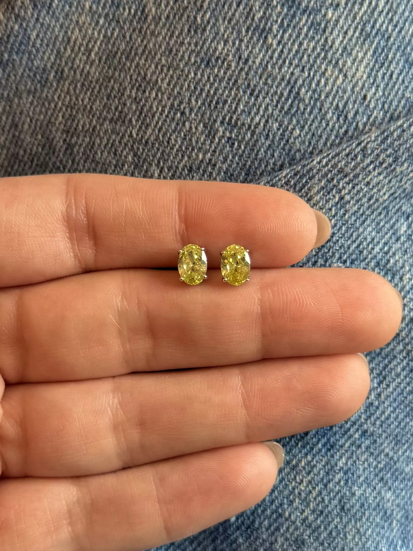 Brinco Oval Zircônia Rosa ou Amarelo