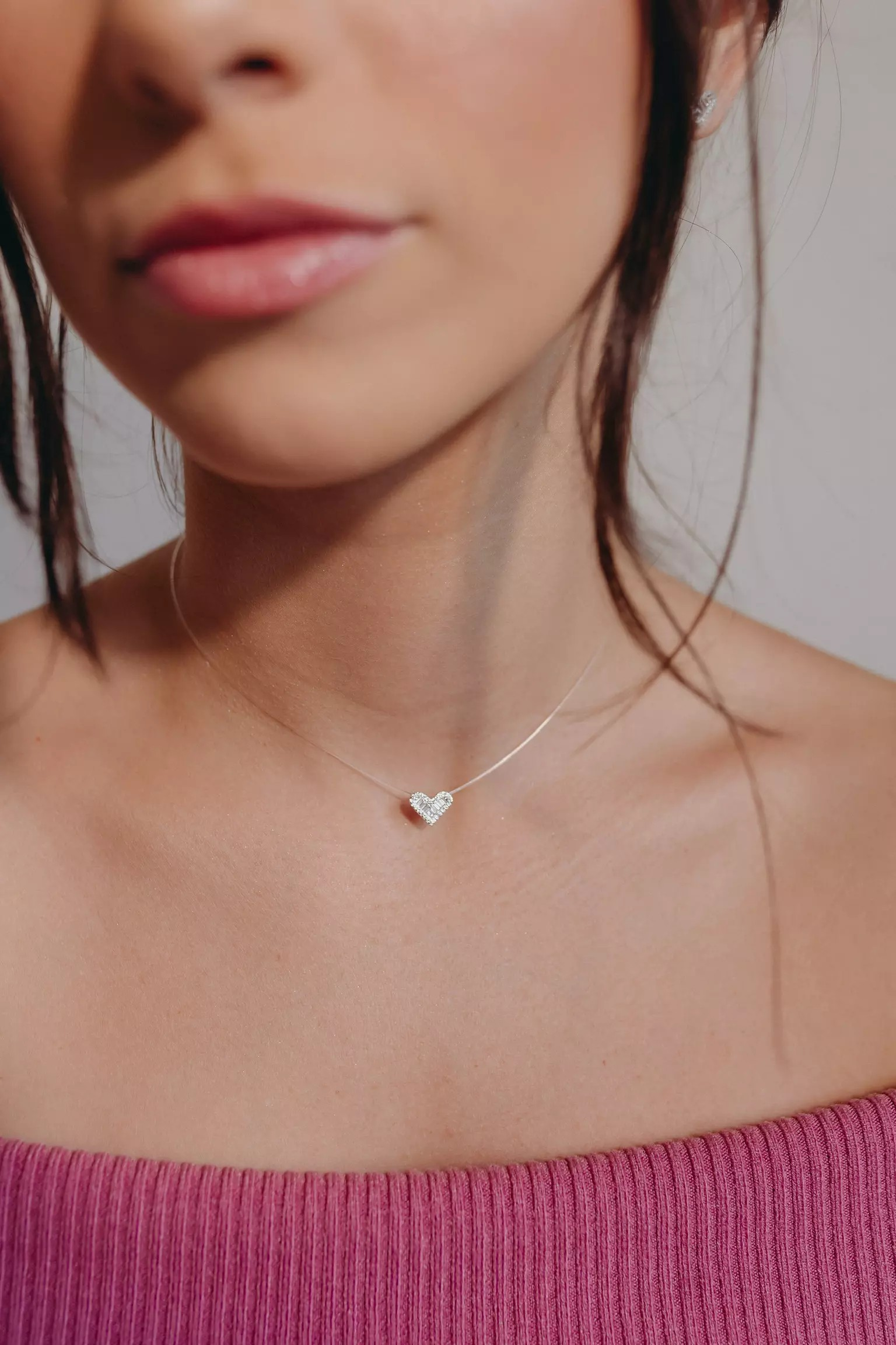 Colar Coração Flutuante em Nylon